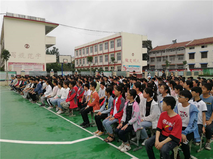 民權(quán)縣第三小學(xué)舉辦“法治進(jìn)校園，思想筑防線”專(zhuān)題講座