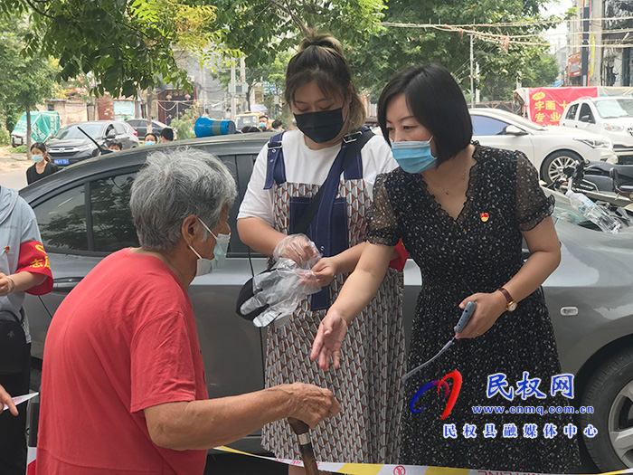 民權縣幼兒園黨員教師及教職工志愿者積極參與疫情防控志愿服務活動