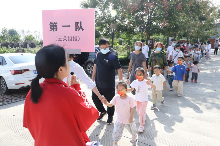 中秋月圓 家國情濃——民權縣青少年研學基地開展“人滿月圓 愛在中秋”親子主題活動