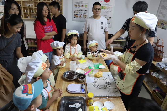 中秋月圓 家國情濃——民權縣青少年研學基地開展“人滿月圓 愛在中秋”親子主題活動