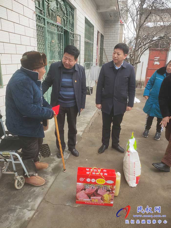 人和鎮(zhèn)黨委書記曹祥軍走訪慰問優(yōu)撫對象