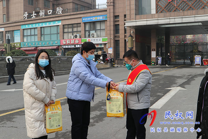 民權(quán)縣人民檢察院組織開展  走訪慰問身邊好人活動(dòng)