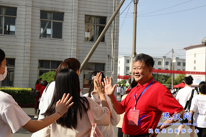 溫馨暖心的壯行儀式，震撼感動了所有高三學(xué)子！