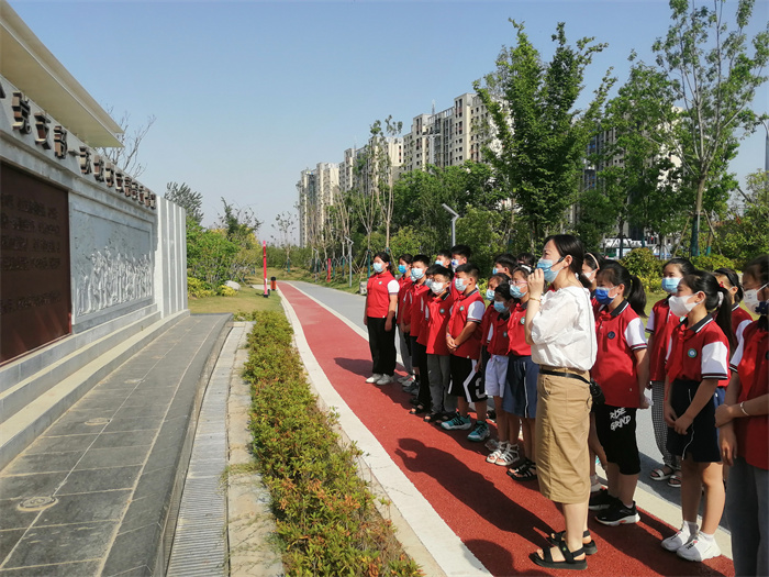 追尋歷史記憶  傳承紅色基因 ——民權(quán)縣第三小學(xué)八一公園紅色足跡尋訪記