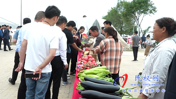 民權(quán)綠洲街道辦事處舉行農(nóng)特產(chǎn)品展銷對(duì)接會(huì)