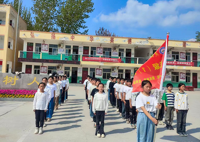 民權(quán)縣人和鎮(zhèn)高集學(xué)校 舉行“筑健康體魄  展運(yùn)動(dòng)風(fēng)采”春季廣播體操比賽