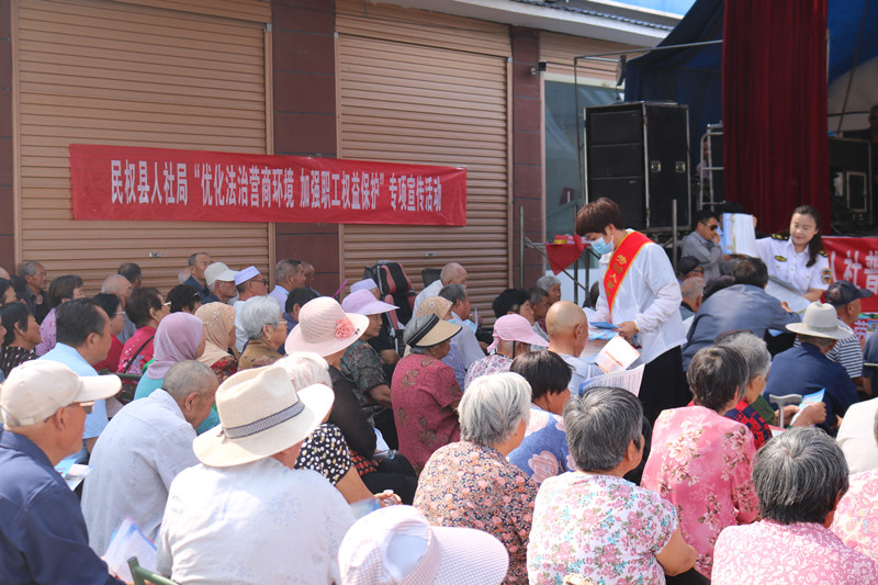 民權(quán)縣人社局開展人力資源和社會保障 法律法規(guī)宣傳月活動