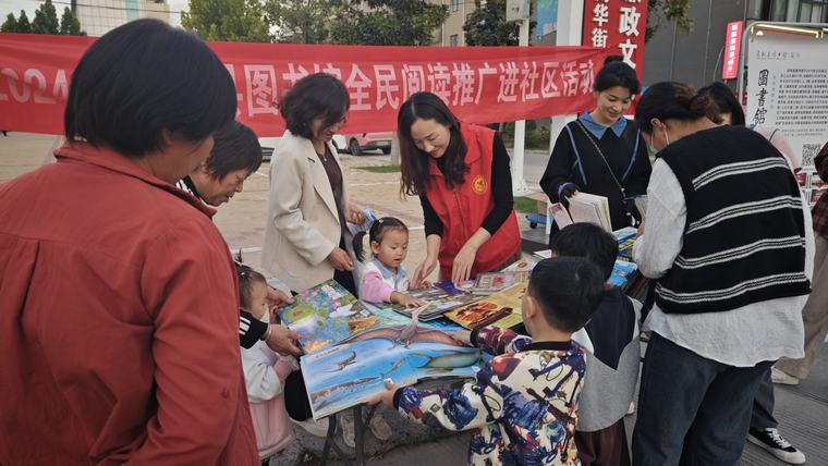 民權(quán)縣圖書館開展全民閱讀推廣進社區(qū)活動