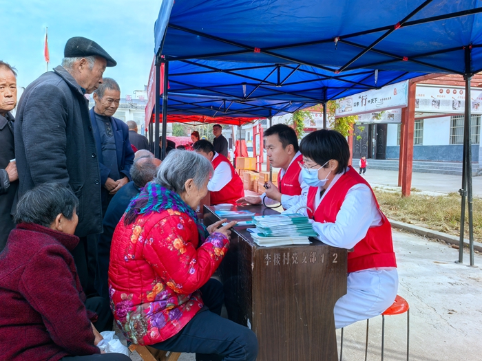 河南大學第一附屬醫(yī)院醫(yī)療服務(wù)隊到莊子鎮(zhèn)開展義診服務(wù)活動